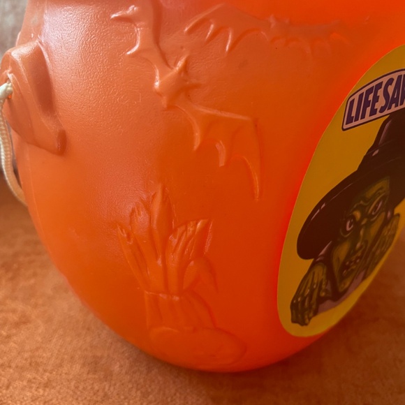 1990 Vintage Lifesavers Halloween Treat Bucket with Great Design - Picture 4 of 5